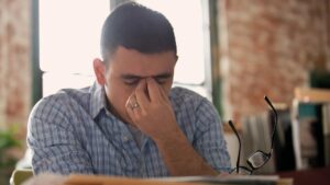 رژیم غذایی و سبک زندگی؛ کلیدهای طلایی برای درمان سردرد عصرگاهی