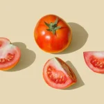 ۴ دلیل برای اینکه چرا گوجه فرنگی می‌تواند معده شما را ناراحت کند