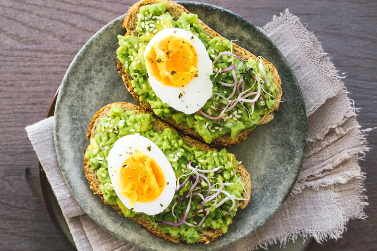 ۱۰ عادت ساده برای ثابت نگه داشتن قند خون در تمام طول روز rdiet.ir
