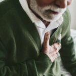 علت درد قفسه سینه هنگام خم شدن به جلو چیست؟