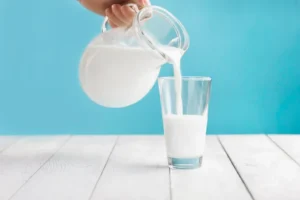 سالم‌ترین جایگزین‌های شیر با بیشترین پروتئین و کلسیم