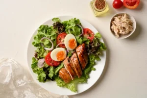 فستینگ متناوب یا رژیم کتوژنیک؛ کدام برای کاهش وزن و چربی‌سوزی مؤثرتر است؟