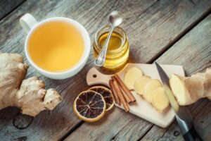 لیمو، عسل و الکل؛ کدام‌یک برای تسکین گلودرد مؤثرتر است؟