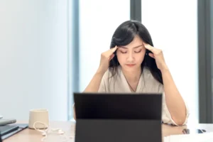 نشستن طولانی‌مدت چه بلایی سر مغز می‌آورد؟