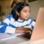 تنگ‌کردن چشم‌ها؛ نشانه‌ای ساده با دلایل مهم بینایی