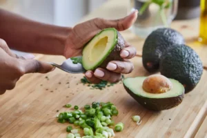 رژیم غذایی ضد التهاب: چه بخوریم و چه چیزهایی را محدود کنیم
