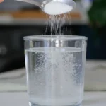 افزودن کمی نمک به آب صبحگاهی چه اثری دارد؟