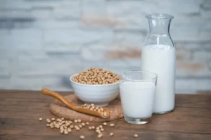 نوشیدن روزانه شیر سویا چه تأثیری بر بدن دارد؟