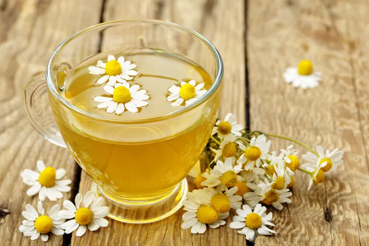 اگر هر شب دمنوش بابونه بنوشید، چه اتفاقی در بدن شما میافتد؟