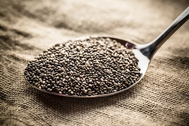 وقتی بهطور منظم دانه چیا میخورید چه اتفاقی برای بدن میافتد؟