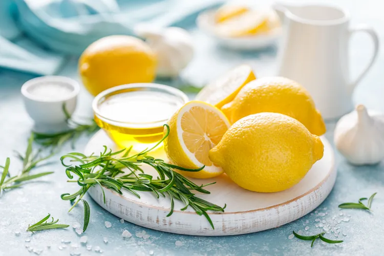 واقعیت علمی درباره مصرف روغن زیتون و آب لیمو برای سلامتی