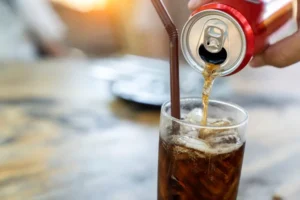 نوشابه رژیمی یا معمولی؛ کدام برای قند خون بهتر است؟