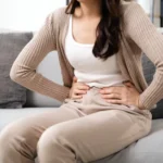 ۸ عادت روزانه برای داشتن دفع منظم و جلوگیری از یبوست