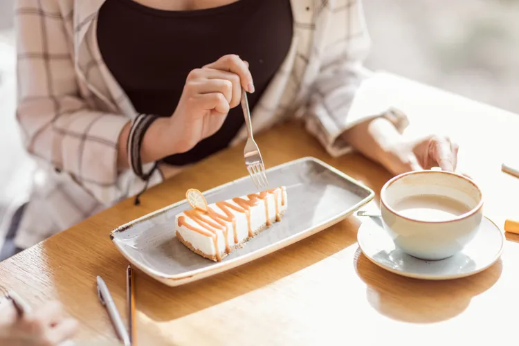 بهترین زمان خوردن شیرینی برای جلوگیری از افزایش قند خون