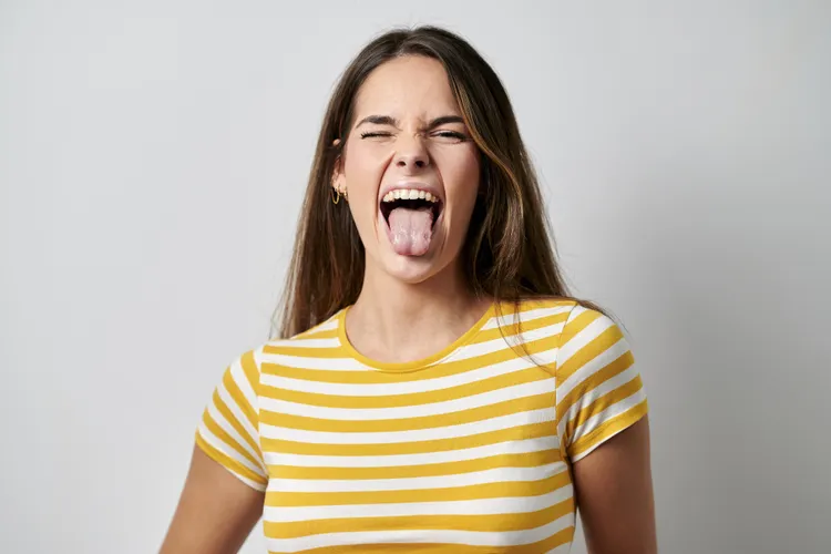 بیرون آوردن زبان برای ۴۰ ثانیه؛ راهکاری واقعی برای کاهش استرس یا یک ترند اینترنتی؟
