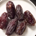 خرما برای قند خون بهتر است یا شکر؟ بررسی علمی مزایا و محدودیت‌ها