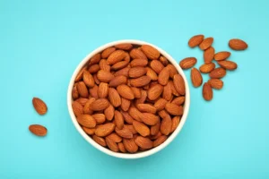 روزانه چند عدد بادام بخوریم؟ متخصص تغذیه پاسخ می‌دهد