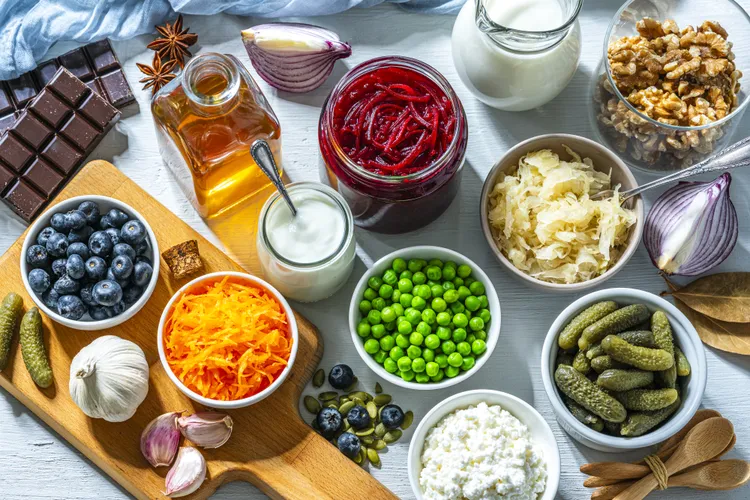 ۶ ماده غذایی که یک متخصص تغذیه هر روز برای سلامت روده مصرف میکند