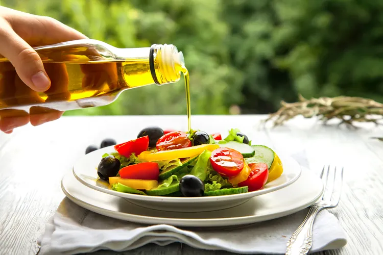 ۵ سالمترین روغن برای تهیه سس سالاد از نگاه متخصصان تغذیه