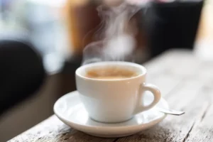 ۸ نوشیدنی سالم جایگزین قهوه از نگاه متخصص تغذیه
