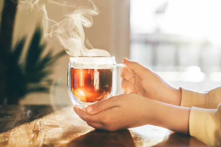 نوشیدن روزانه چای چه تأثیری بر آب بدن دارد؟