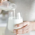 کدام شیر بیشترین پروتئین را دارد؟ مقایسه کامل ۸ نوع شیر از نظر متخصص تغذیه