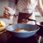 ۶ عادت روزمره که ممکن است به کلیه‌های شما آسیب بزند