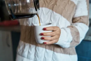 بهترین زمان نوشیدن قهوه برای انرژی و خواب بهتر