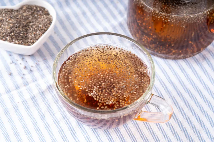 خیساندن دانه چیا در چای ترش؛ آیا فشار خون را پایین میآورد؟
