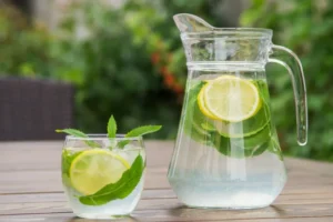 آب‌لیمو برای کلیه‌ها مفید است؟ فواید و خطرات