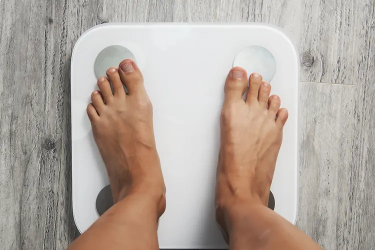 چرا وزن شما ممکن است در یک روز چند کیلو تغییر کند؟