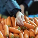 ۲۲ غذای سرشار از ویتامین A؛ از جگر تا هویج و اسفناج