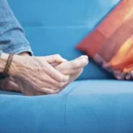 کولشیسین برای نقرس چگونه عمل می‌کند؟
