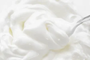 آیا خوردن ماست یونانی زیاد می‌تواند مضر باشد؟
