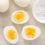 ۱۲ میان‌وعده پرپروتئین به‌جای تخم‌مرغ آب‌پز