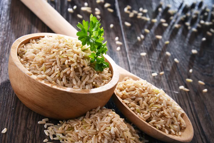 برنج قهوه‌ای برای دیابت بهتر است؟ راهنمای مصرف و کنترل قند خون