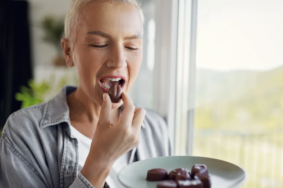 چگونه غذا را بجویم تا هضم بهتر و سیری بیشتری داشته باشیم؟