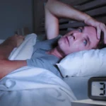 اگر ساعت ۳ صبح از خواب بیدار شدید و دیگر خوابتان نبرد، چه کار کنید؟