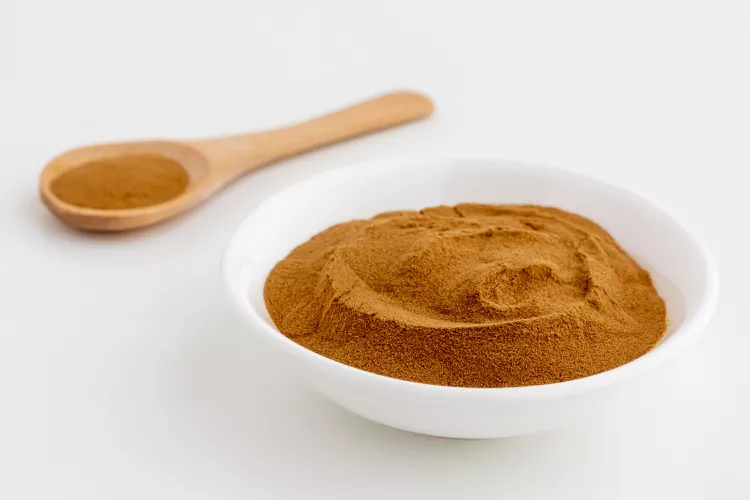بادرنجبویه برای کاهش اضطراب و بهبود خواب؛ فواید و عوارض